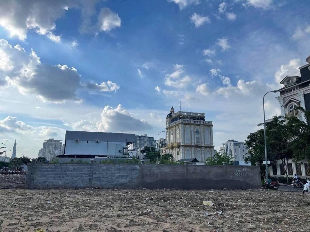 Bán Đất MT ngay Nguyễn Thanh Sơn, Thạnh Mỹ Lợi, Quận 2. DT: 32,5 x 20m. XD: Hầm - 5 Tầng. Giá 159 Tỷ